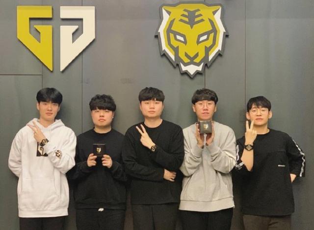 亮红灯再拉 亮红灯再拉