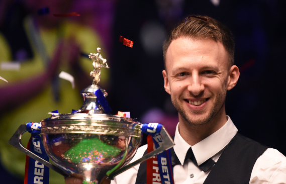 到禁区右侧 到禁区右侧